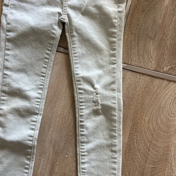 Light Wash Skinny Jeans - Picture 2 of 8